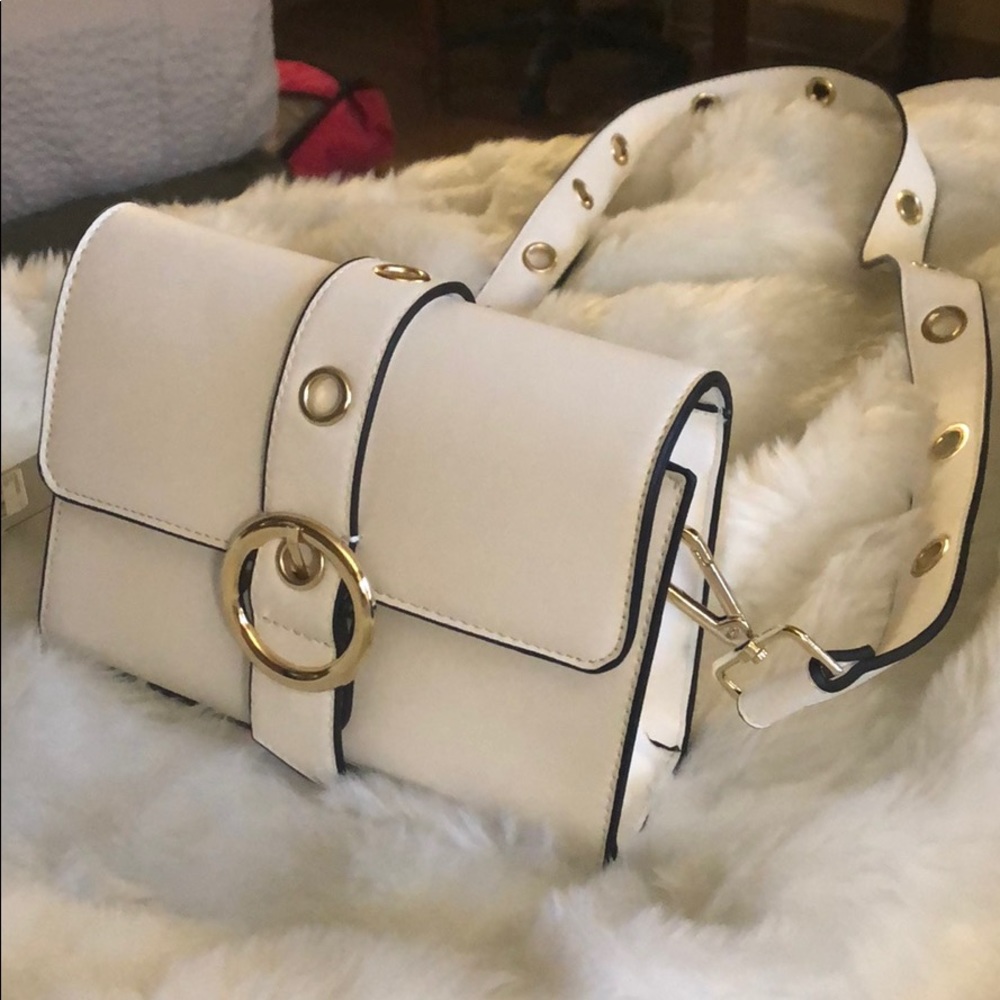 White F21 shoulder bag for sale 💕